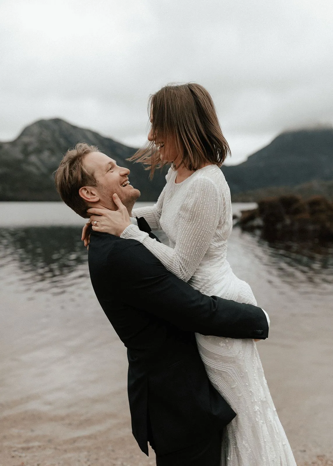 Josh and April eloped at Cradle Mountain ⌘