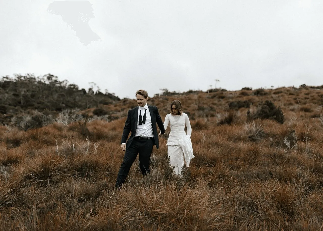 Walking through the national park at Cradle Mountain for their elopement ⌘