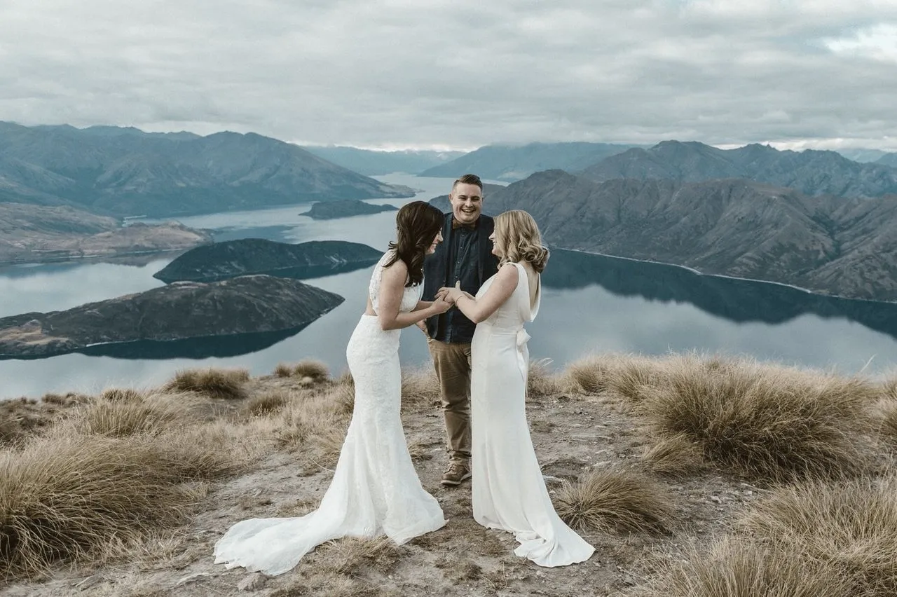 New Zealand mountain-top elopement with The Elopement Collective and Wanaka Helicopters ⌘