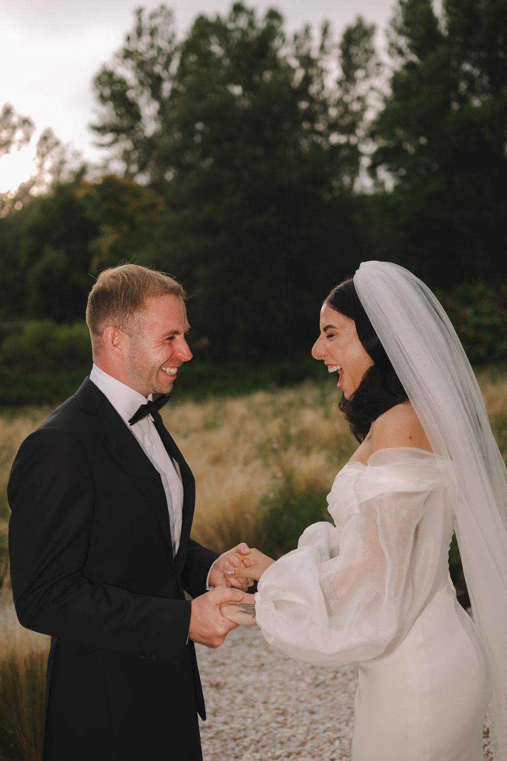 Harry and Nayla exchanging rings in the gardens of Vocabolo Moscatelli