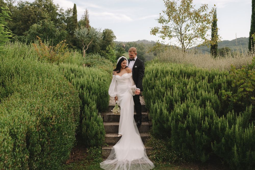 Harry and Nayla together among the gardens of Vocabolo Moscatelli